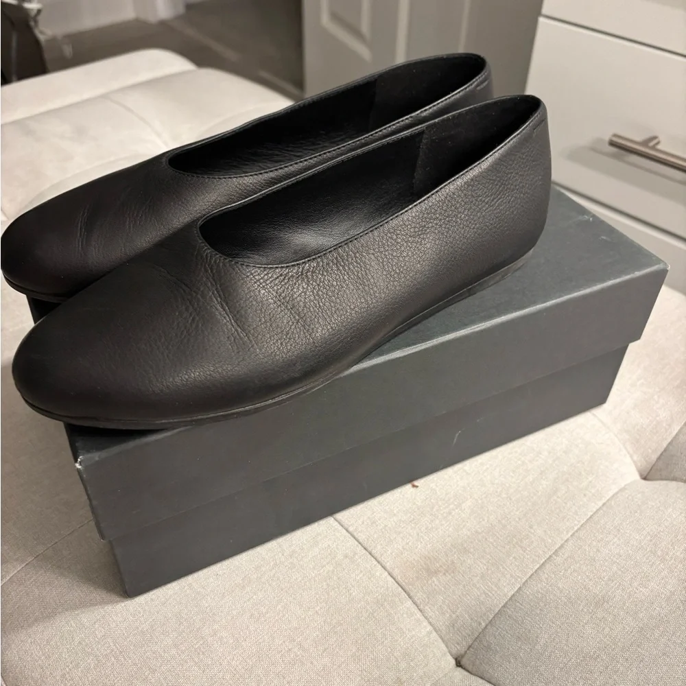 Eileen Fisher Black Leather Flats 9 - Picture 2 of 3